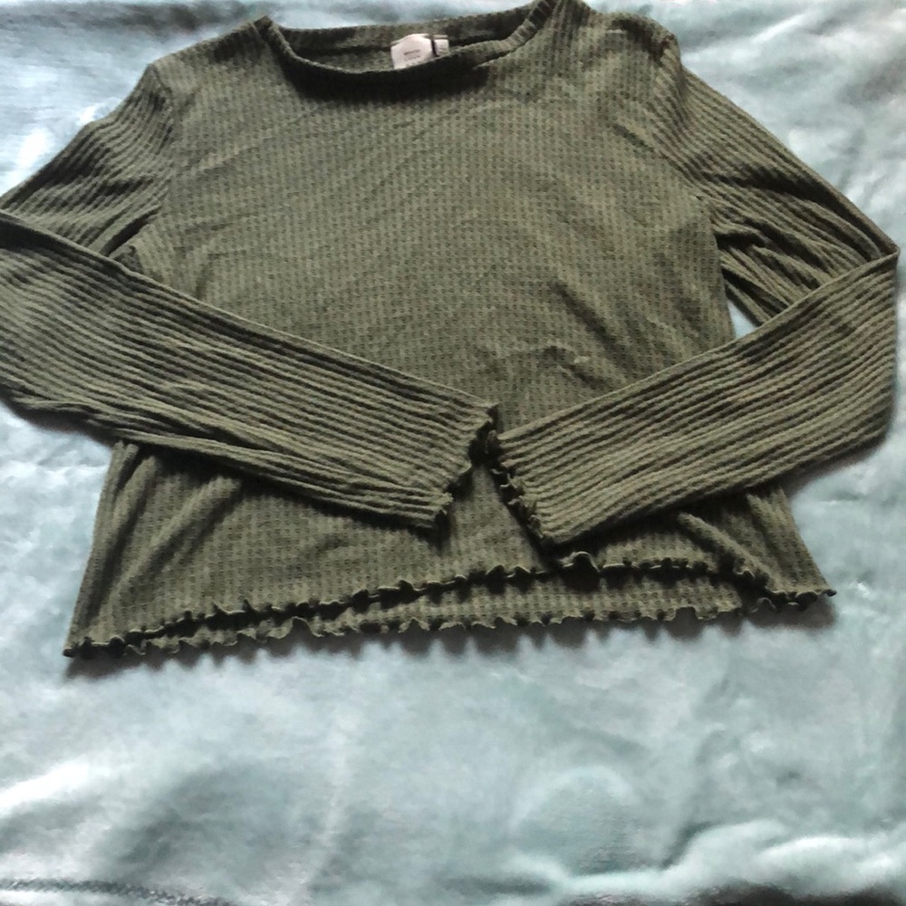 Good Luck Gem Lettuce-Hem Long Sleeve Shirt
